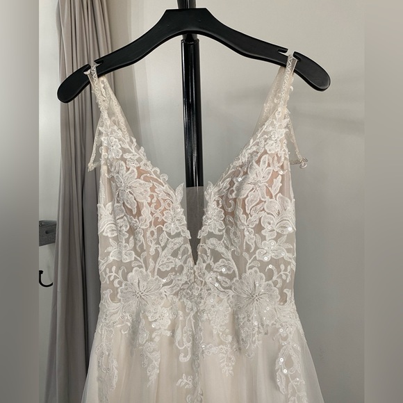 Size 6 Wedding Dress, BRAND NEW - Picture 3 of 5